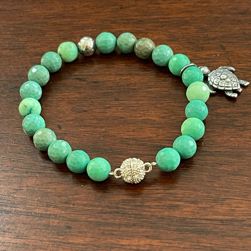 Natural chrysoprase faceted bead sterling silver turtle magnetic clasp bracelet - Picture 5 of 7